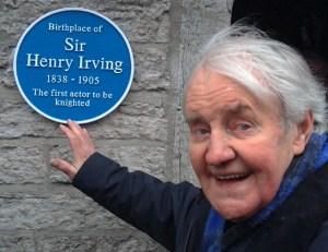 Richard Briers unveiling plaque at Irving House, Keinton Mandeville 6 February 2011